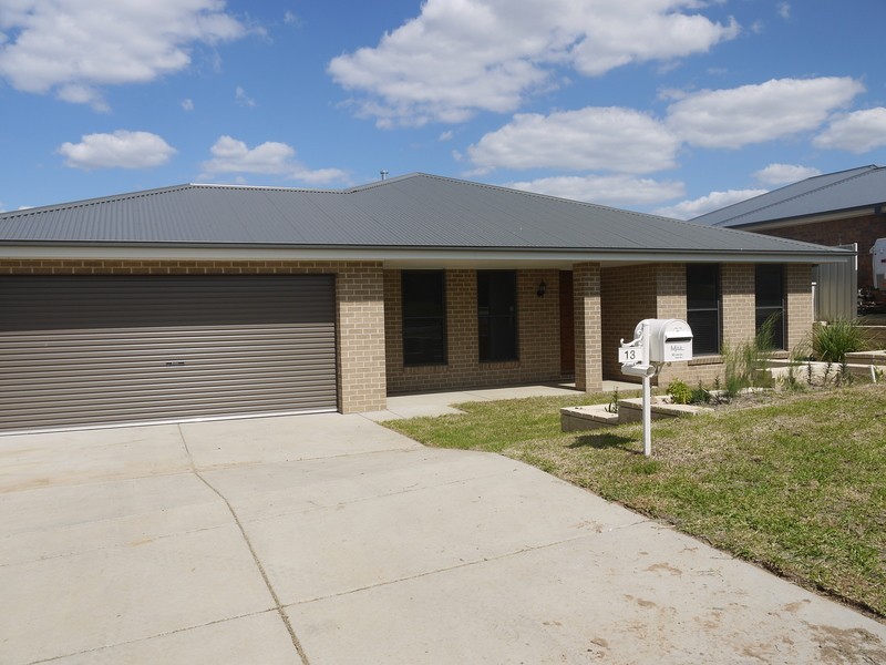 13 Tahara  Crescent, Wagga Wagga NSW 2650