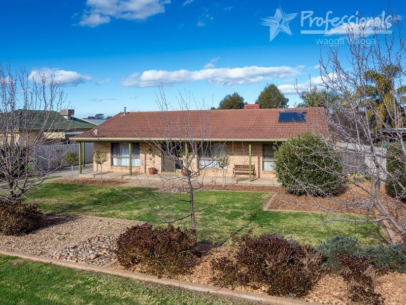 51 Vincent  Road, Lake Albert NSW 2650
