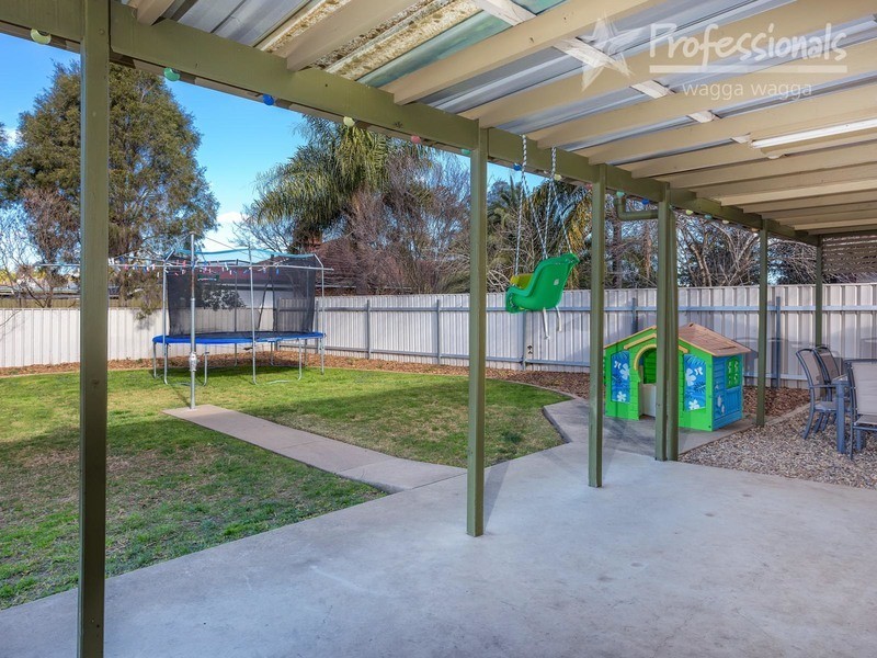 51 Vincent  Road, Lake Albert NSW 2650