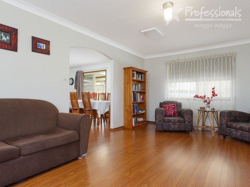 4 Lockett  Place, Wagga Wagga NSW 2650