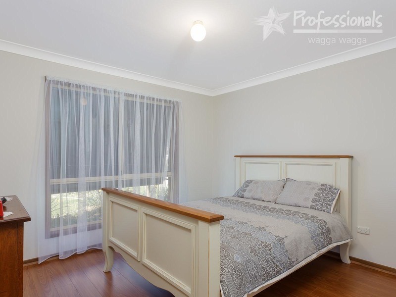 4 Lockett  Place, Wagga Wagga NSW 2650