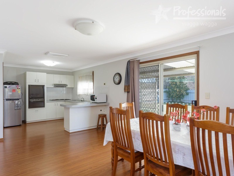 4 Lockett  Place, Wagga Wagga NSW 2650