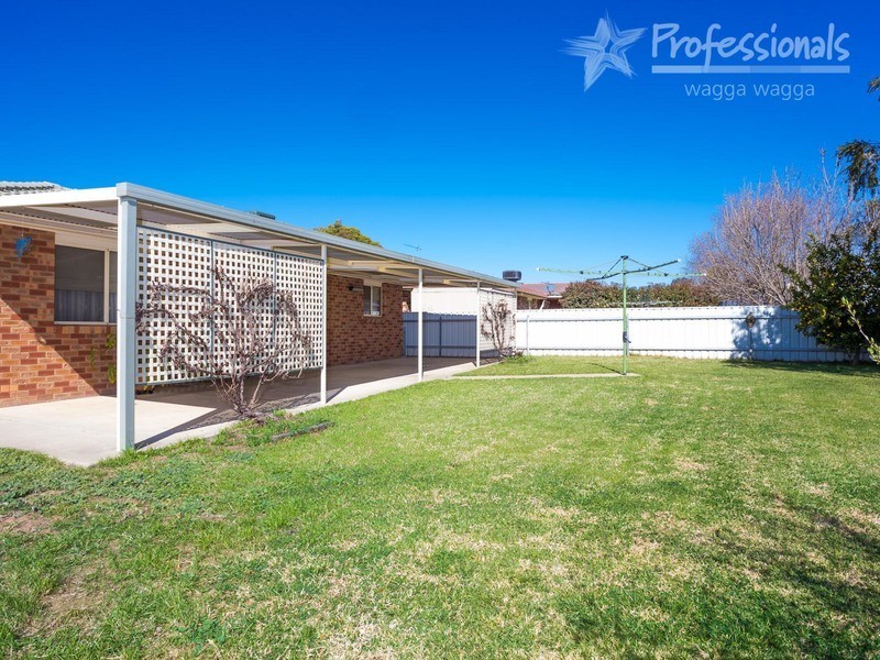 4 Lockett  Place, Wagga Wagga NSW 2650