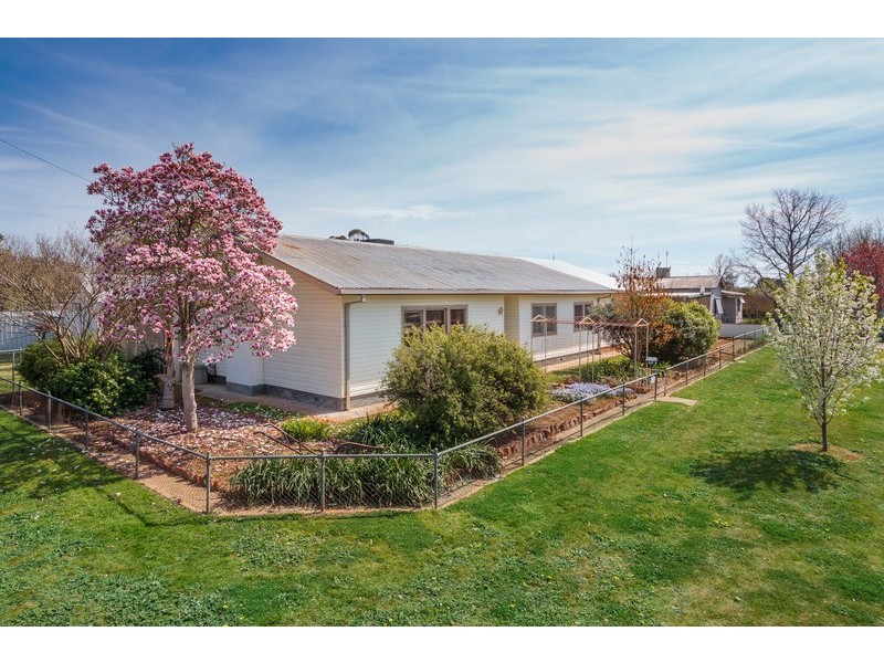 64 Inglis  Street, Wagga Wagga NSW 2650