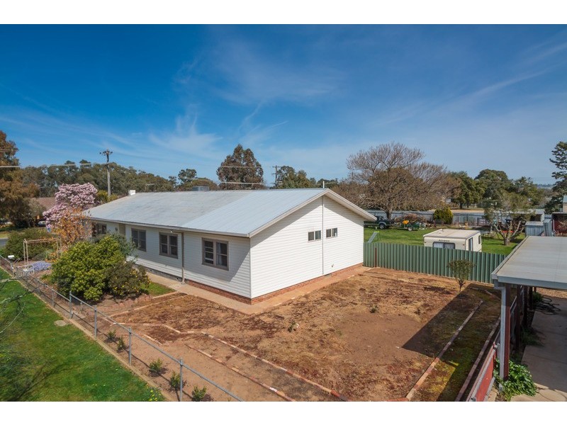 64 Inglis  Street, Wagga Wagga NSW 2650