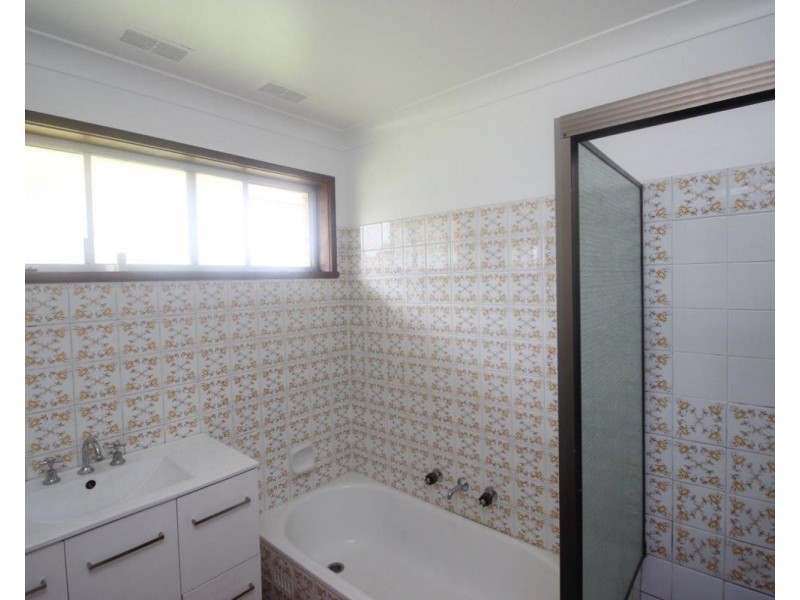 35 Walana Crescent, Kooringal NSW 2650
