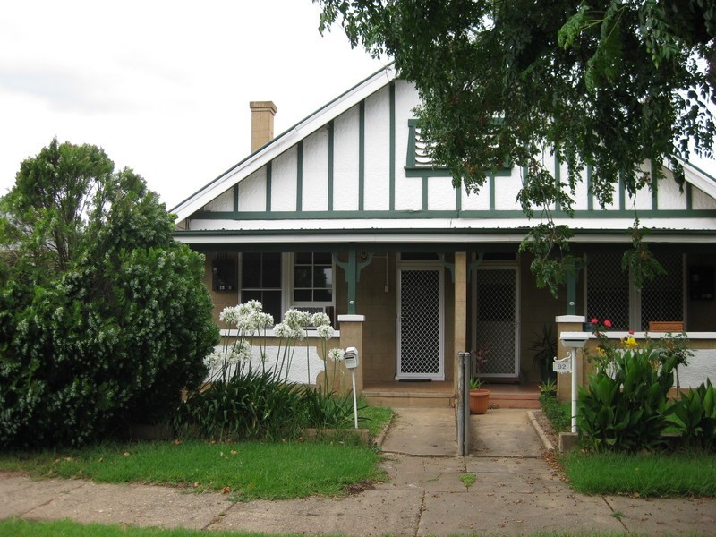 90 Crampton Street, Wagga Wagga NSW 2650