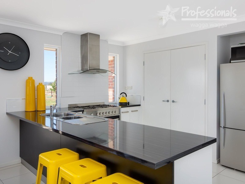 51 Willowtree Place, Wagga Wagga NSW 2650