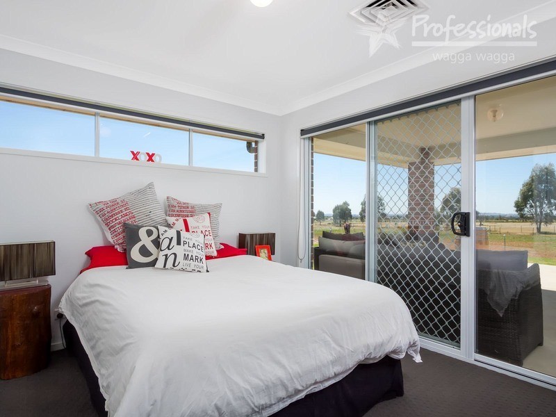 51 Willowtree Place, Wagga Wagga NSW 2650