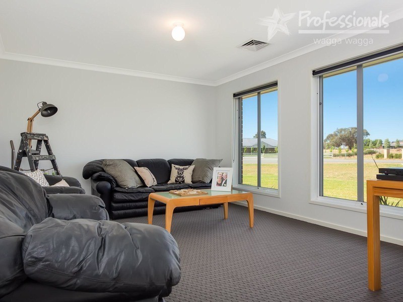 51 Willowtree Place, Wagga Wagga NSW 2650