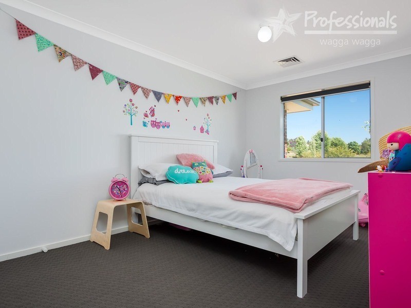 51 Willowtree Place, Wagga Wagga NSW 2650
