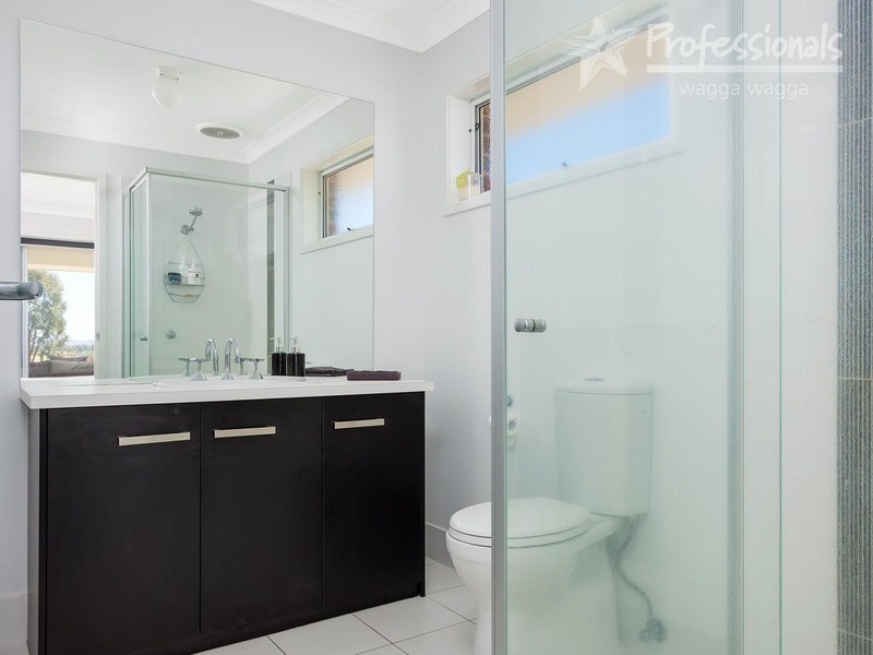 51 Willowtree Place, Wagga Wagga NSW 2650