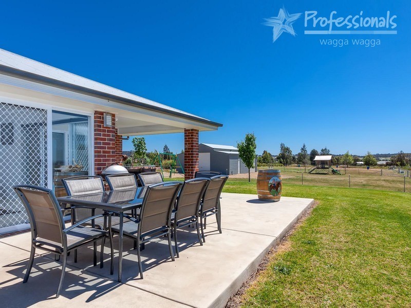 51 Willowtree Place, Wagga Wagga NSW 2650