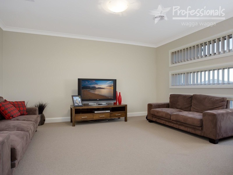 60 Stirling Boulevard, Wagga Wagga NSW 2650