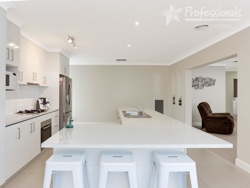 60 Stirling Boulevard, Wagga Wagga NSW 2650