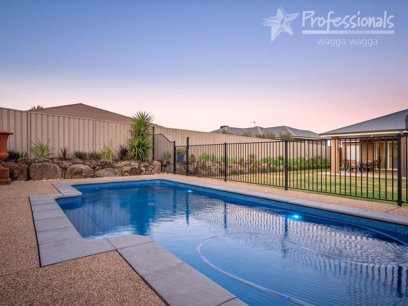 60 Stirling Boulevard, Wagga Wagga NSW 2650