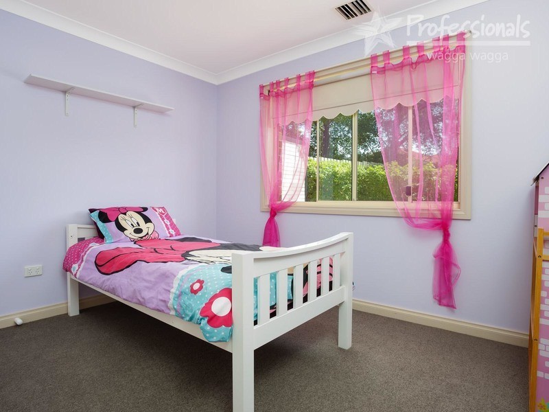 5 Derwent Avenue, Wagga Wagga NSW 2650