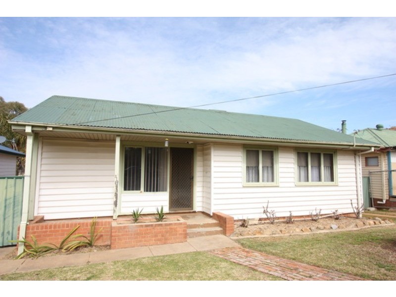 34 Gilmore Street, Mount Austin NSW 2650