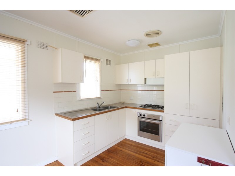 34 Gilmore Street, Mount Austin NSW 2650