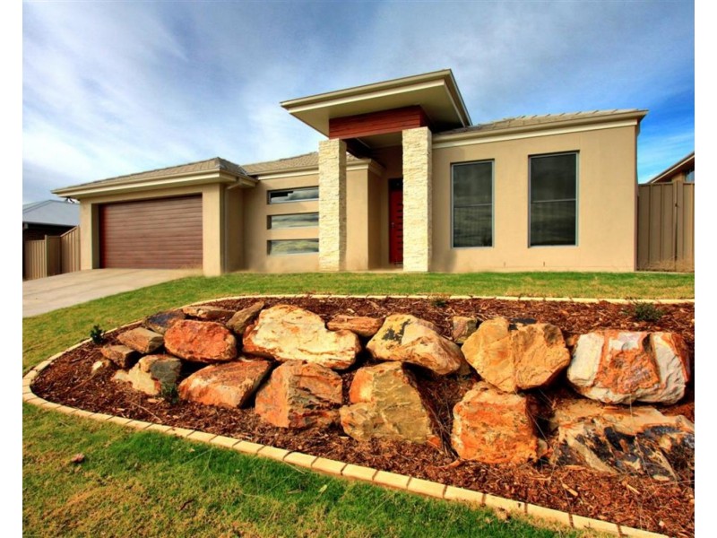 11 Burrundulla Street, Bourkelands NSW 2650