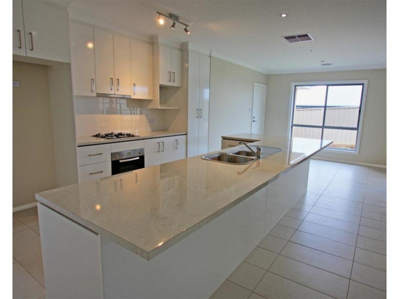 11 Burrundulla Street, Bourkelands NSW 2650