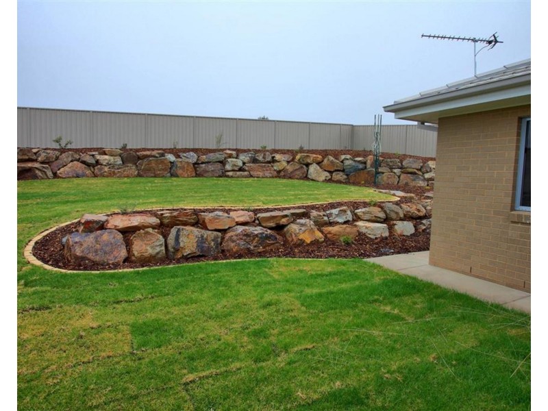 11 Burrundulla Street, Bourkelands NSW 2650