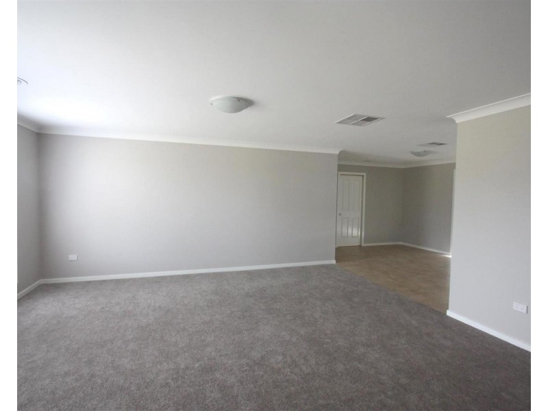 1/6 Mima Street, Glenfield Park NSW 2650