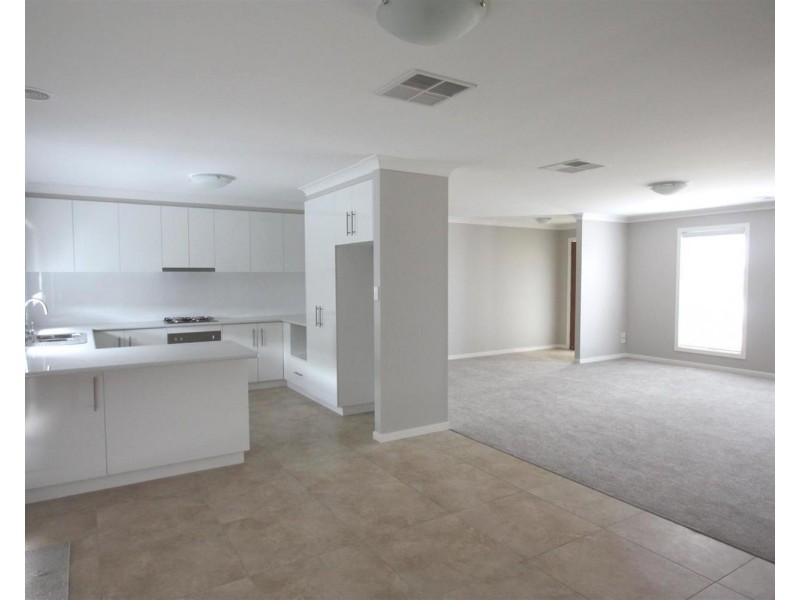 1/6 Mima Street, Glenfield Park NSW 2650