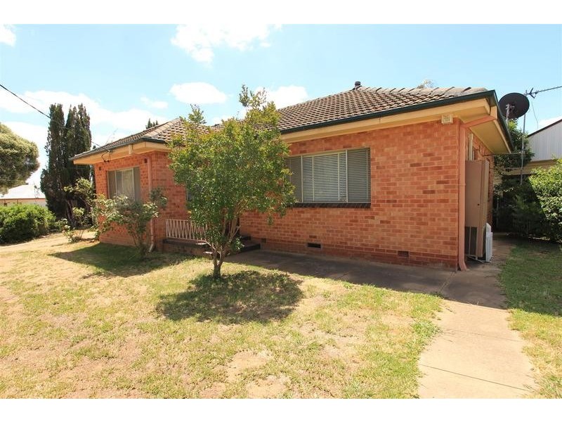 8 Essex Street, Wagga Wagga NSW 2650