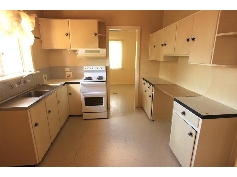 8 Essex Street, Wagga Wagga NSW 2650
