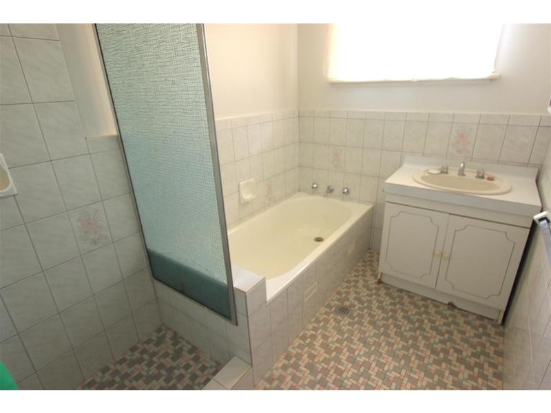 8 Essex Street, Wagga Wagga NSW 2650
