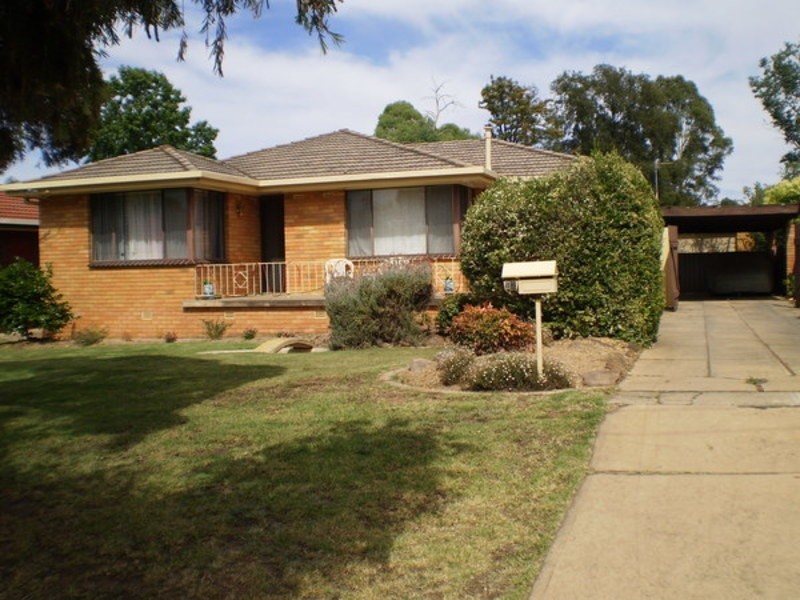 42 Fairbairn Crescent, Wagga Wagga NSW 2650