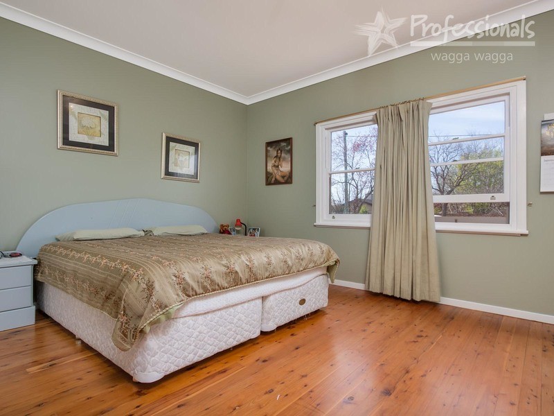 64 Inglis Street, Wagga Wagga NSW 2650