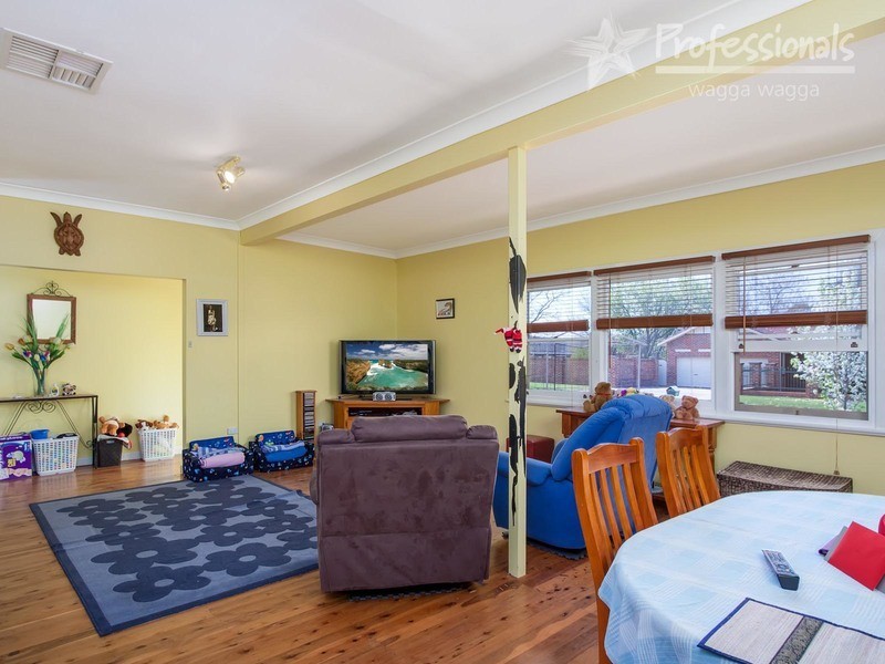 64 Inglis Street, Wagga Wagga NSW 2650