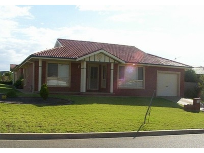 1/2 Wonkana Place, Glenfield Park NSW 2650