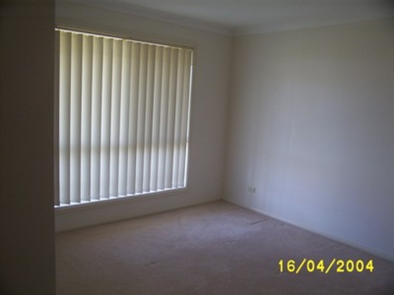 1/2 Wonkana Place, Glenfield Park NSW 2650