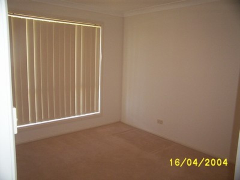1/2 Wonkana Place, Glenfield Park NSW 2650