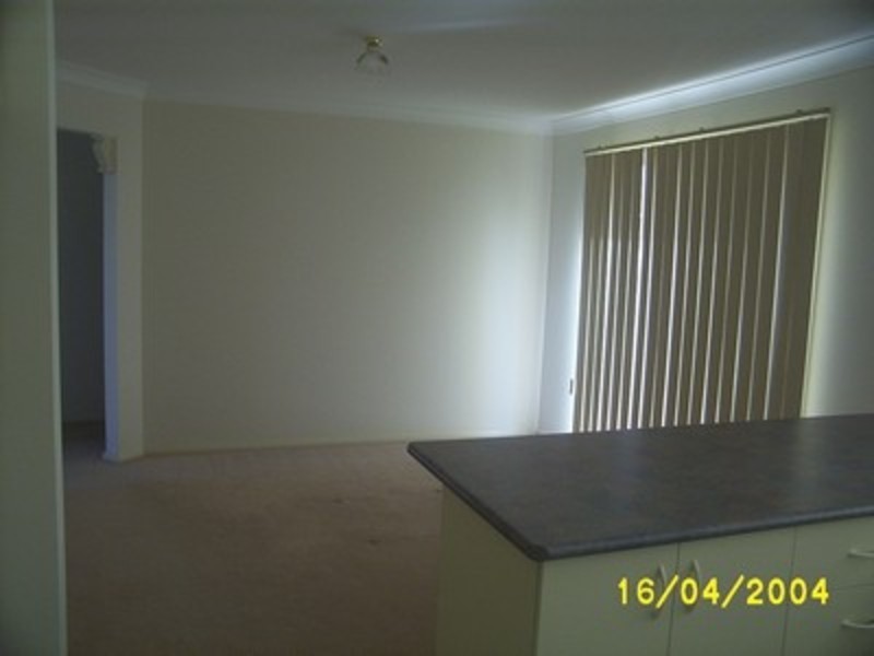 1/2 Wonkana Place, Glenfield Park NSW 2650