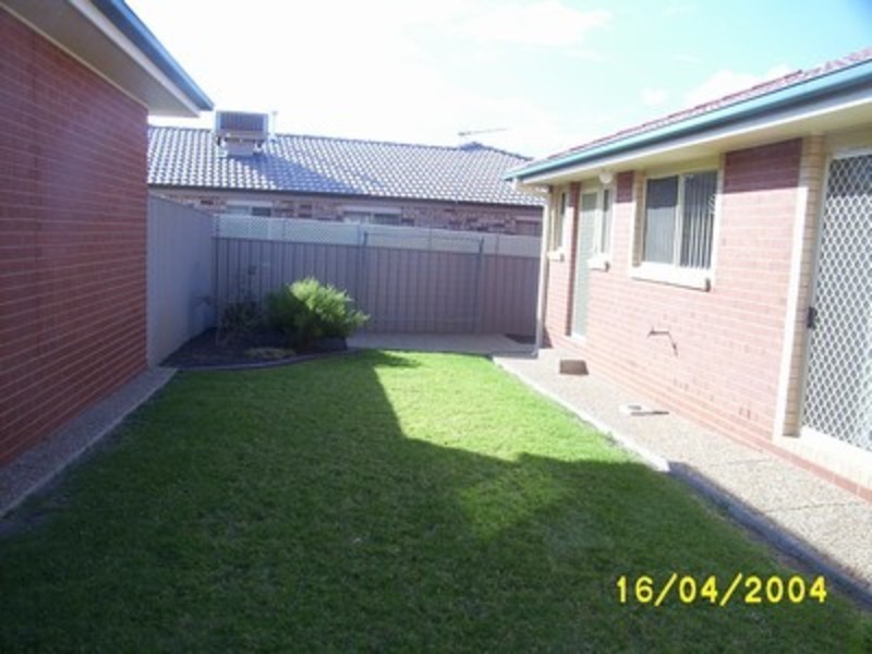 1/2 Wonkana Place, Glenfield Park NSW 2650