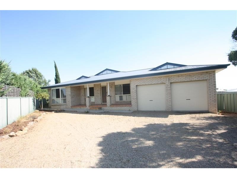 6 Bokara Place, Wagga Wagga NSW 2650