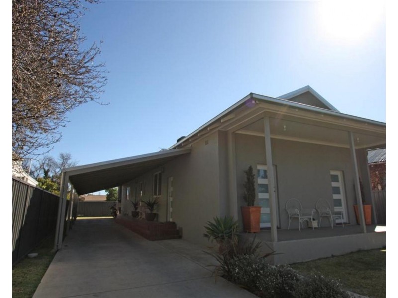 32 Broad Street, Wagga Wagga NSW 2650