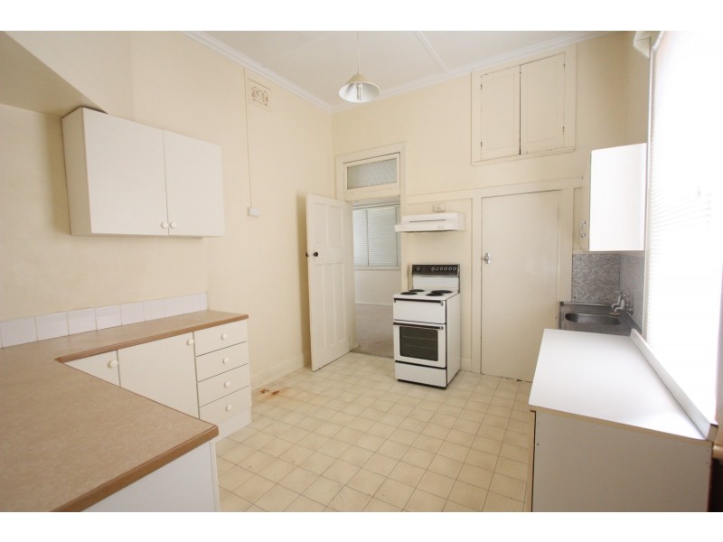 16 McKinnon Street, Wagga Wagga NSW 2650