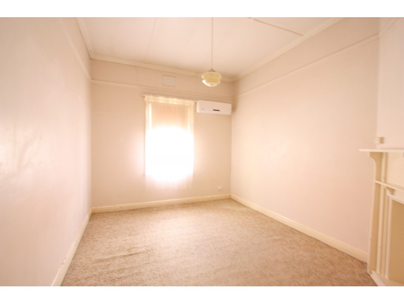 16 McKinnon Street, Wagga Wagga NSW 2650