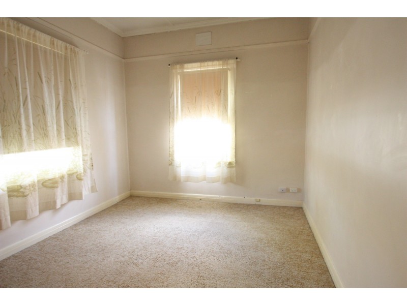 16 McKinnon Street, Wagga Wagga NSW 2650