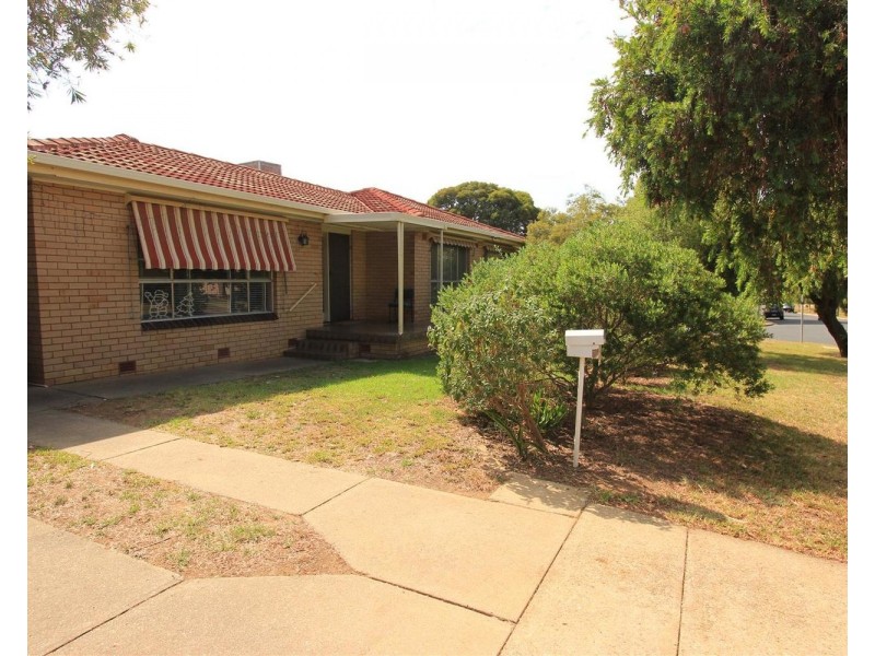 21 Tinga Crescent, Wagga Wagga NSW 2650