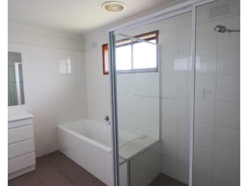 87 Leavenworth Drive, Mount Austin NSW 2650