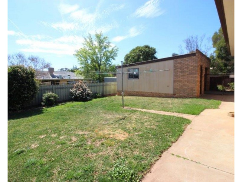 87 Leavenworth Drive, Mount Austin NSW 2650