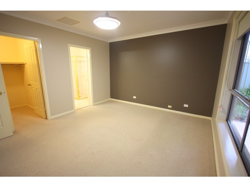 25 Tamar Drive, Wagga Wagga NSW 2650