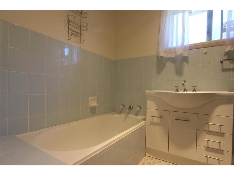 62 Northcott Parade, Wagga Wagga NSW 2650