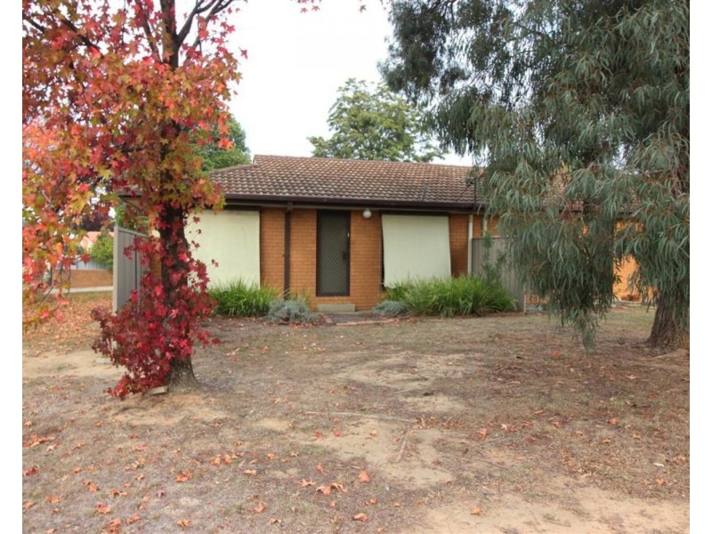 1/18 Magnolia Parade, Lake Albert NSW 2650